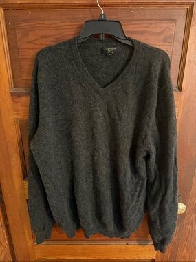 Cashmere V-Neck Sweater - Charcoal Gray